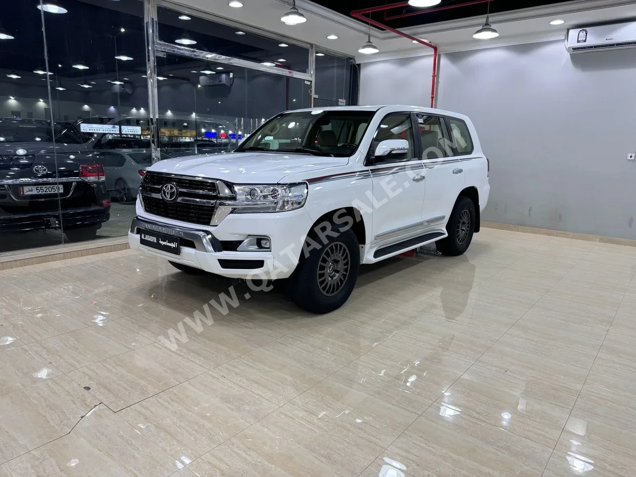 Toyota  Land Cruiser  GXR  2016  Automatic  226,000 Km  8 Cylinder  Four Wheel Drive (4WD)  SUV  White