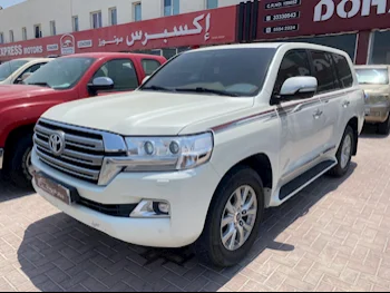 Toyota  Land Cruiser  GXR  2016  Automatic  255,000 Km  8 Cylinder  Four Wheel Drive (4WD)  SUV  White