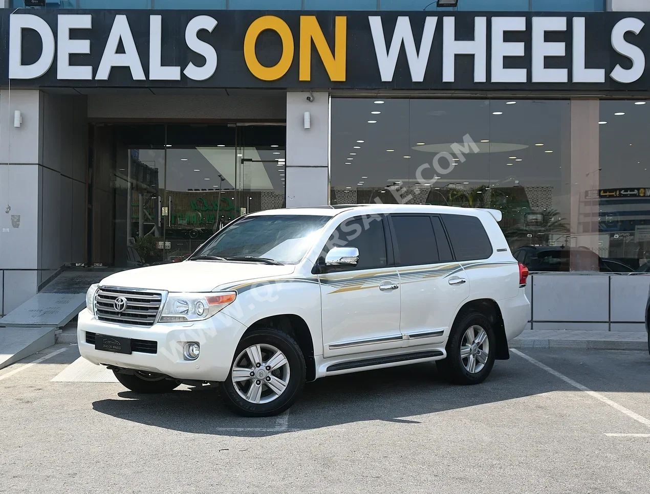 Toyota  Land Cruiser  VXR  2014  Automatic  460,000 Km  8 Cylinder  Four Wheel Drive (4WD)  SUV  White