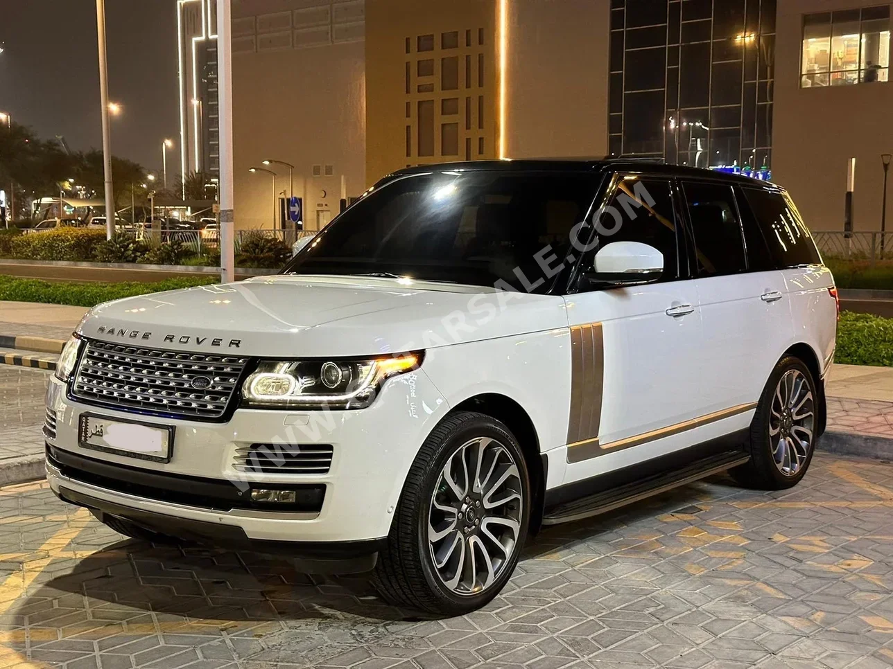 Land Rover Range Rover Vogue Super charged White 2015 For Sale in Qatar