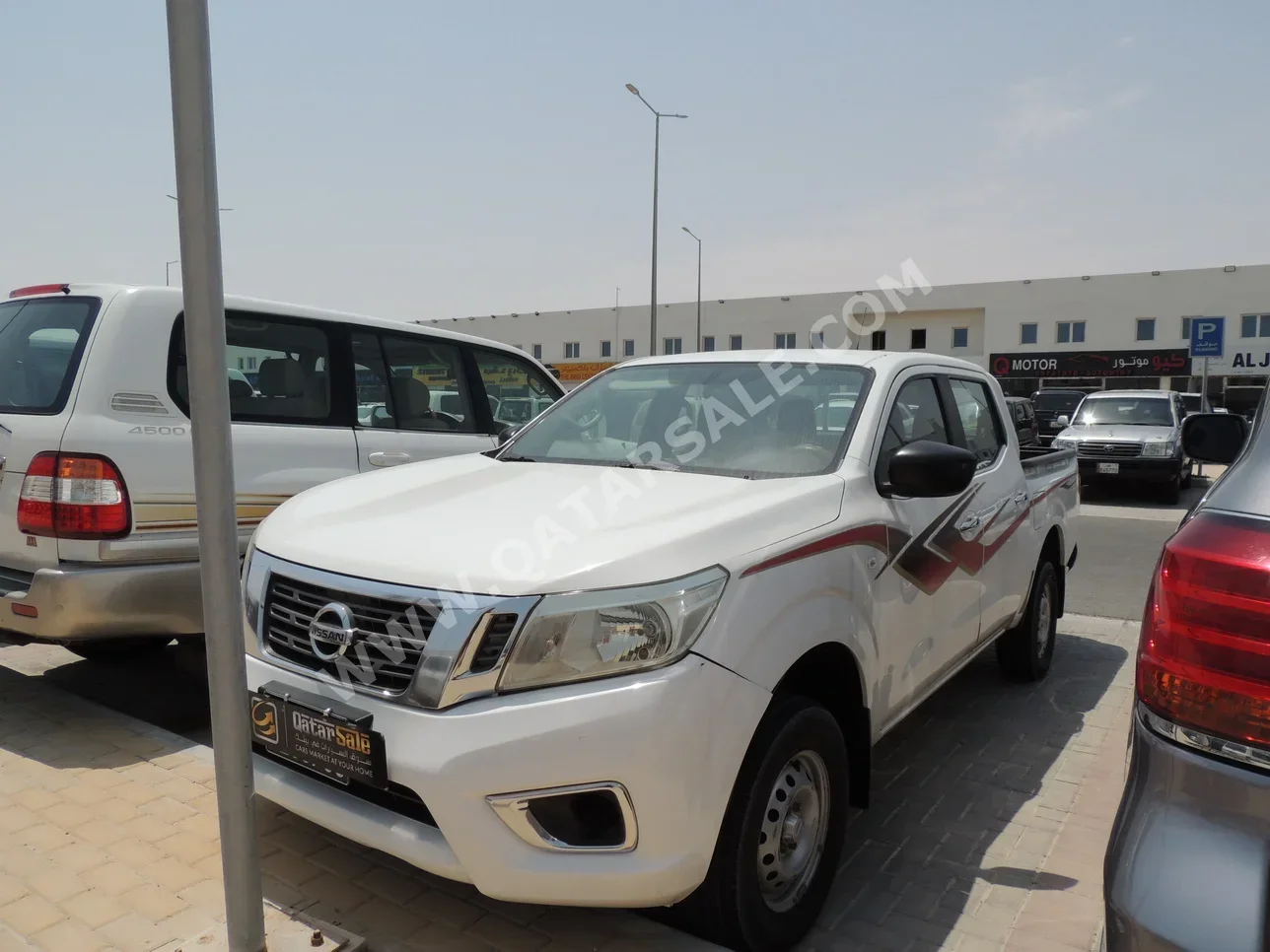 Nissan  Navara  SE  2017  Automatic  194,000 Km  4 Cylinder  Rear Wheel Drive (RWD)  Pick Up  White