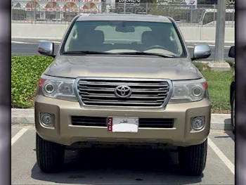 Toyota  Land Cruiser  VXR  2014  Automatic  324,000 Km  8 Cylinder  Four Wheel Drive (4WD)  SUV  Beige