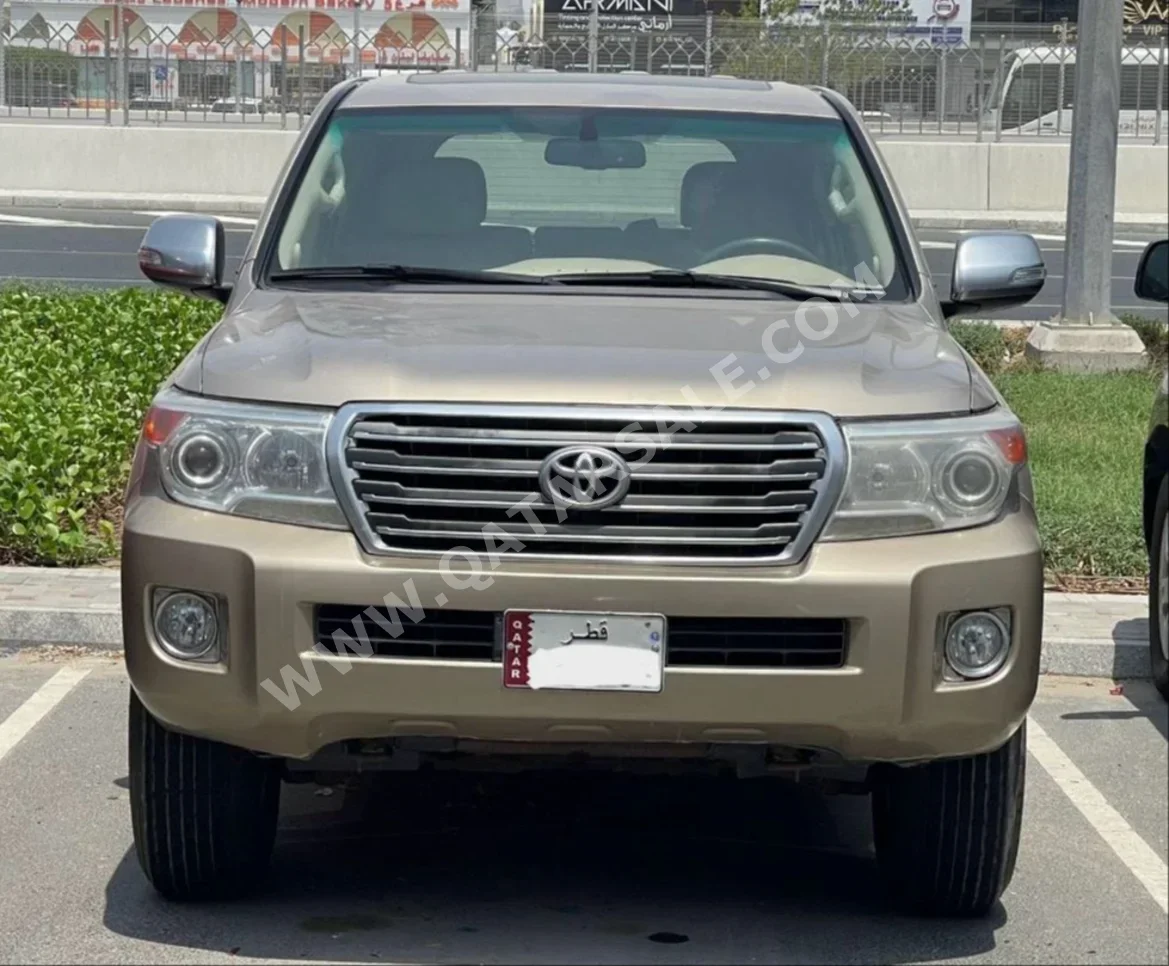 Toyota  Land Cruiser  VXR  2014  Automatic  324,000 Km  8 Cylinder  Four Wheel Drive (4WD)  SUV  Beige