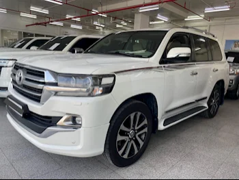 Toyota  Land Cruiser  GXR- Grand Touring  2019  Automatic  199,000 Km  8 Cylinder  Four Wheel Drive (4WD)  SUV  White