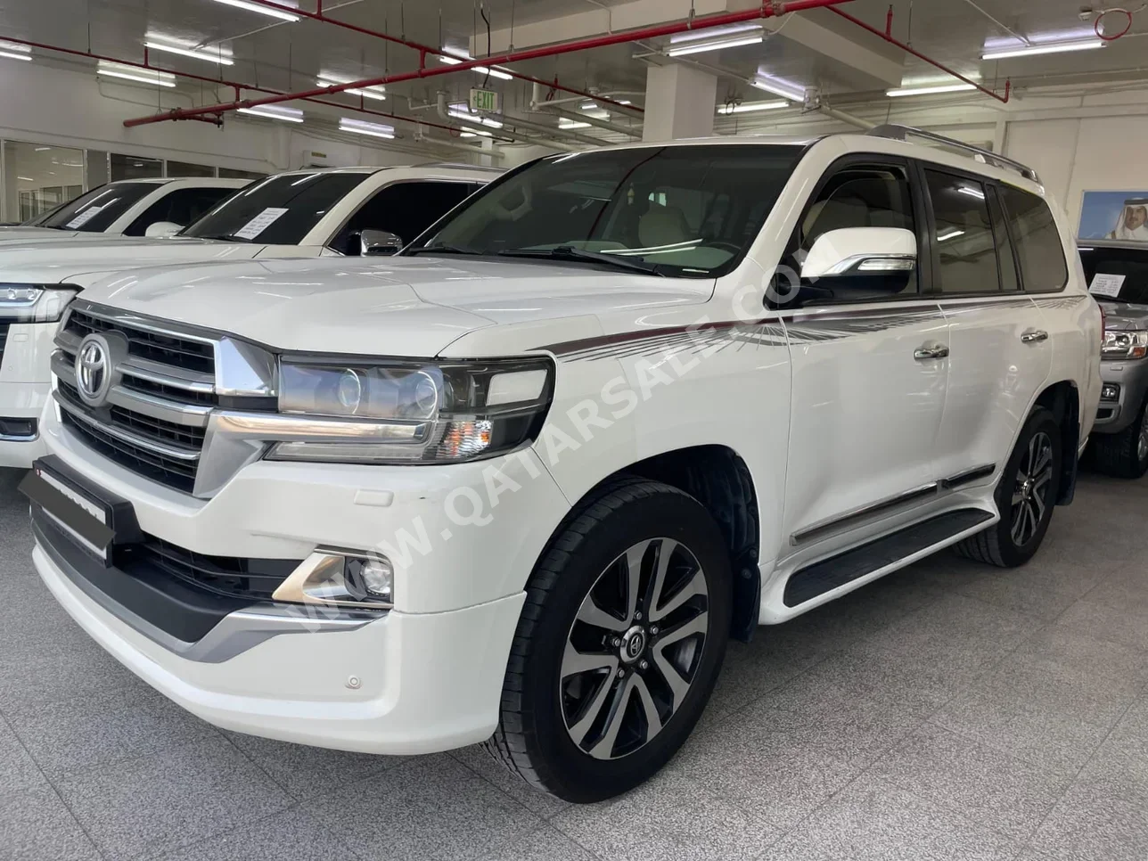 Toyota  Land Cruiser  GXR- Grand Touring  2019  Automatic  199,000 Km  8 Cylinder  Four Wheel Drive (4WD)  SUV  White