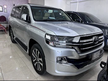 Toyota  Land Cruiser  GXR- Grand Touring  2019  Automatic  227,000 Km  8 Cylinder  Four Wheel Drive (4WD)  SUV  Silver