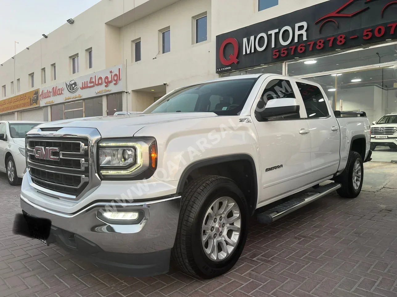 GMC  Sierra  SLE  2018  Automatic  112,000 Km  8 Cylinder  Four Wheel Drive (4WD)  Pick Up  White