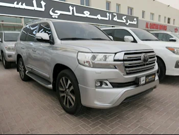 Toyota  Land Cruiser  VXS  2018  Automatic  165,000 Km  8 Cylinder  Four Wheel Drive (4WD)  SUV  Silver