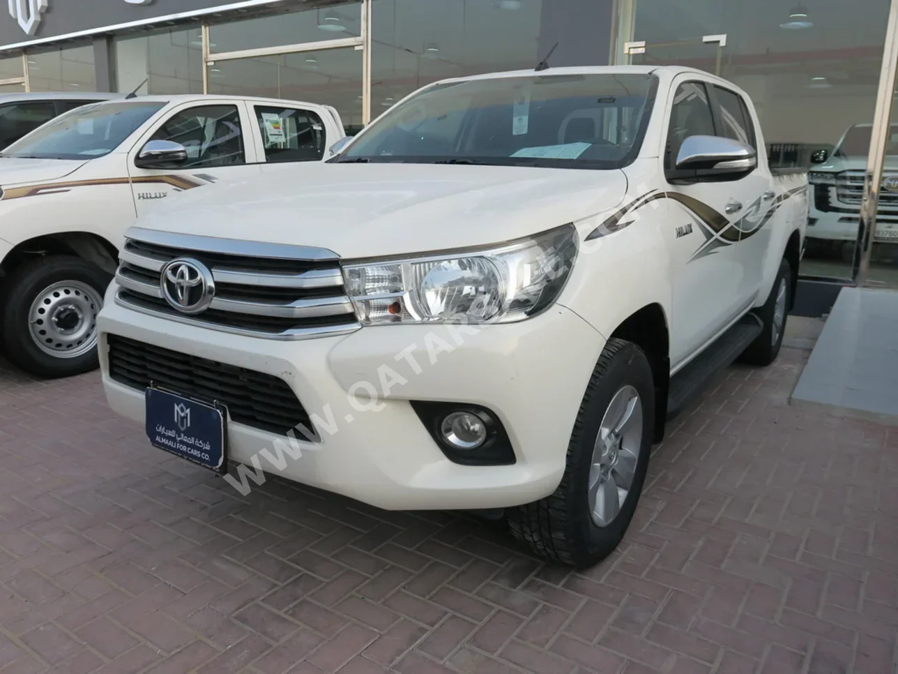 Toyota  Hilux  2017  Automatic  42,000 Km  4 Cylinder  Four Wheel Drive (4WD)  Pick Up  White