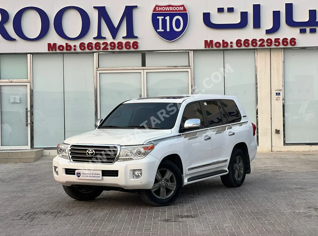 Toyota  Land Cruiser  GXR  2014  Automatic  241,000 Km  8 Cylinder  Four Wheel Drive (4WD)  SUV  White