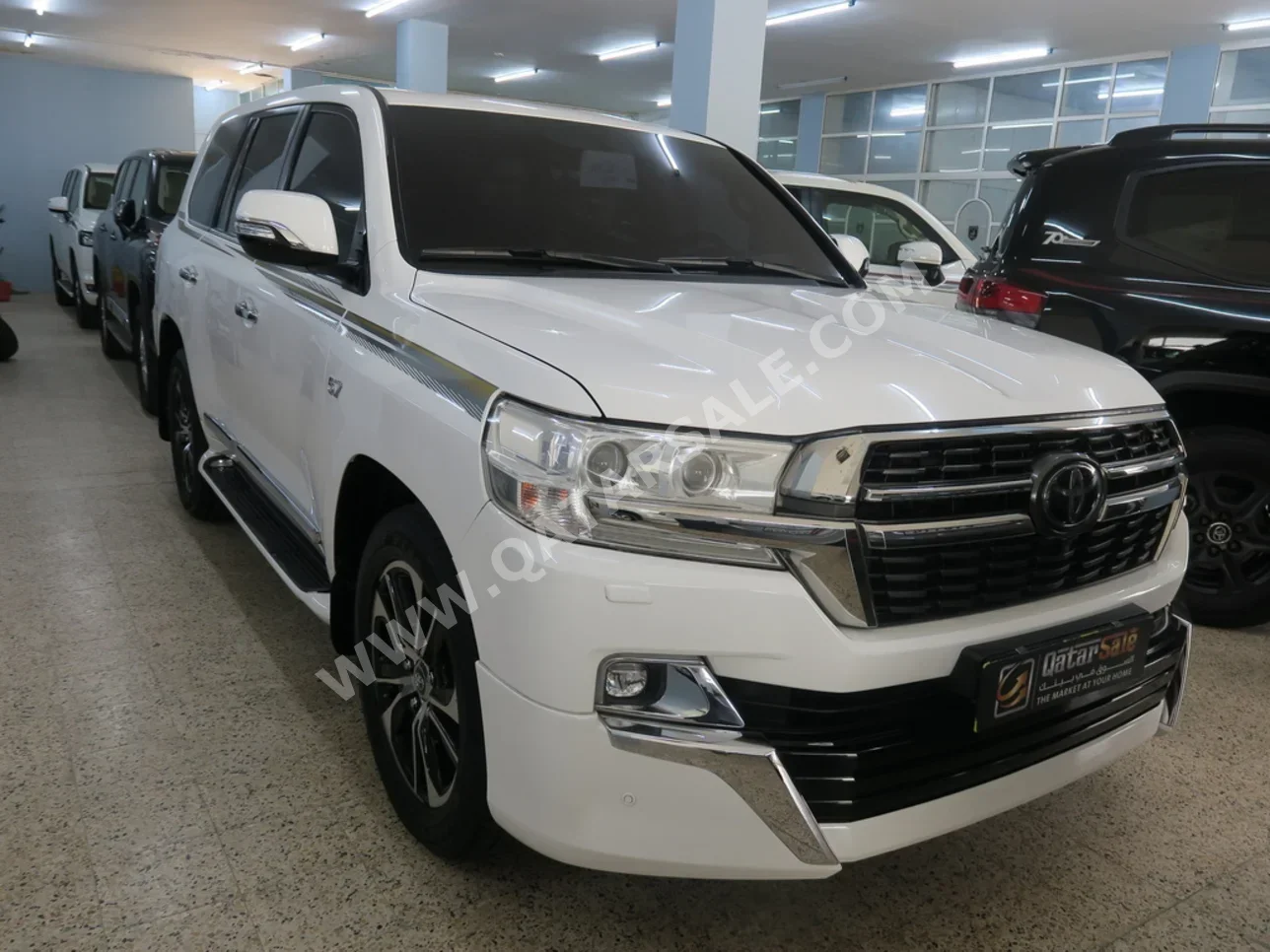 Toyota  Land Cruiser  VXR  2021  Automatic  129,000 Km  8 Cylinder  Four Wheel Drive (4WD)  SUV  White