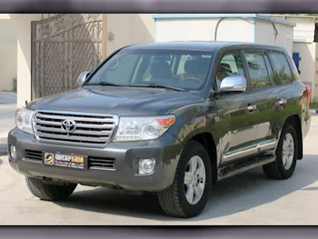 Toyota  Land Cruiser  VXR  2014  Automatic  210,000 Km  8 Cylinder  Four Wheel Drive (4WD)  SUV  Gray