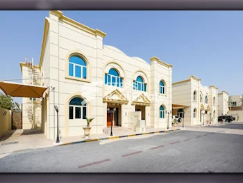 Family Residential  - Not Furnished  - Doha  - Nuaija  - 5 Bedrooms