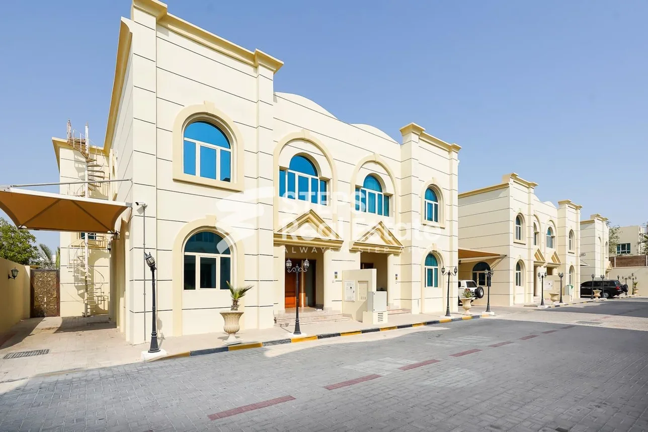 Family Residential  - Not Furnished  - Doha  - Nuaija  - 5 Bedrooms