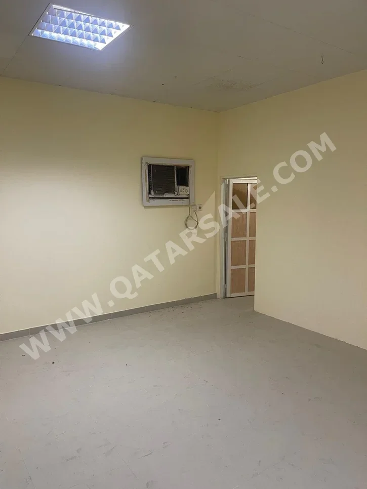 1 Bedrooms  Penthouse  For Rent  in Umm Salal -  Al Kharaitiyat  Not Furnished