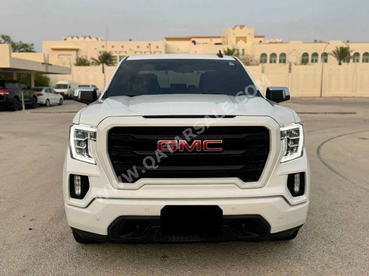 GMC  Sierra  Elevation  2022  Automatic  54,000 Km  8 Cylinder  Four Wheel Drive (4WD)  Pick Up  White  With Warranty