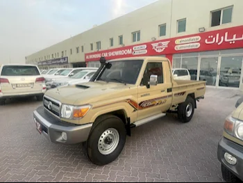 Toyota  Land Cruiser  LX  2023  Manual  5٬000 Km  8 Cylinder  Four Wheel Drive (4WD)  Pick Up  Beige  With Warranty