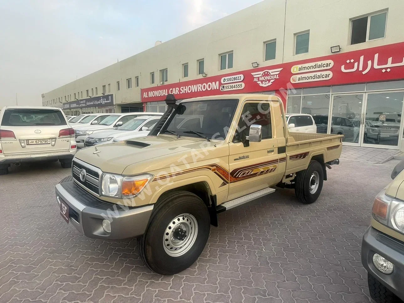 Toyota  Land Cruiser  LX  2023  Manual  5٬000 Km  8 Cylinder  Four Wheel Drive (4WD)  Pick Up  Beige  With Warranty