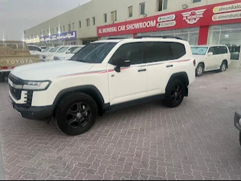 Toyota  Land Cruiser  GR Sport Twin Turbo  2023  Automatic  60٬000 Km  6 Cylinder  Four Wheel Drive (4WD)  SUV  White  With Warranty