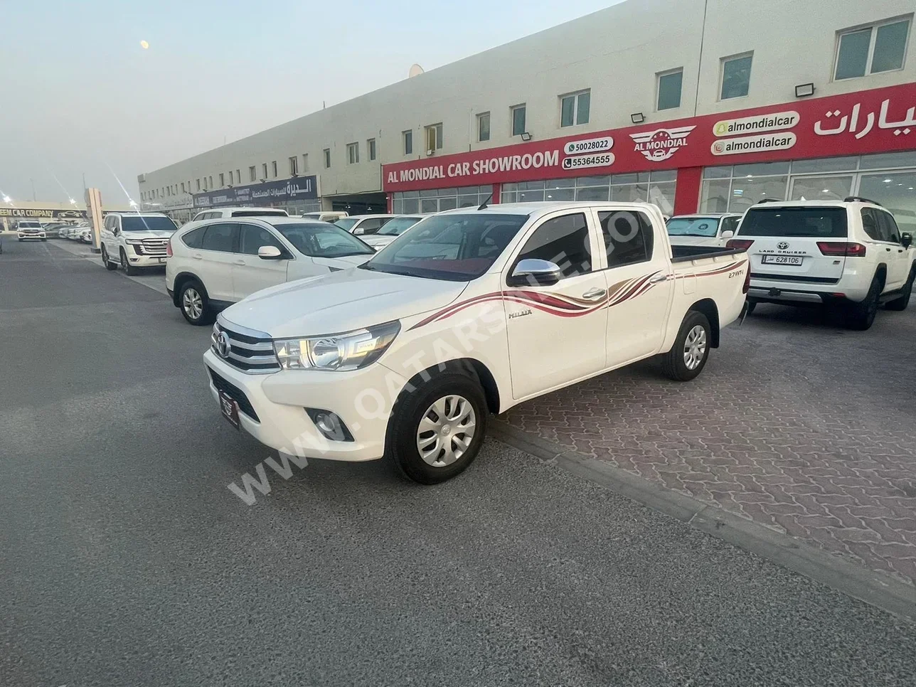 Toyota  Hilux  2021  Automatic  42,000 Km  4 Cylinder  Four Wheel Drive (4WD)  Pick Up  White