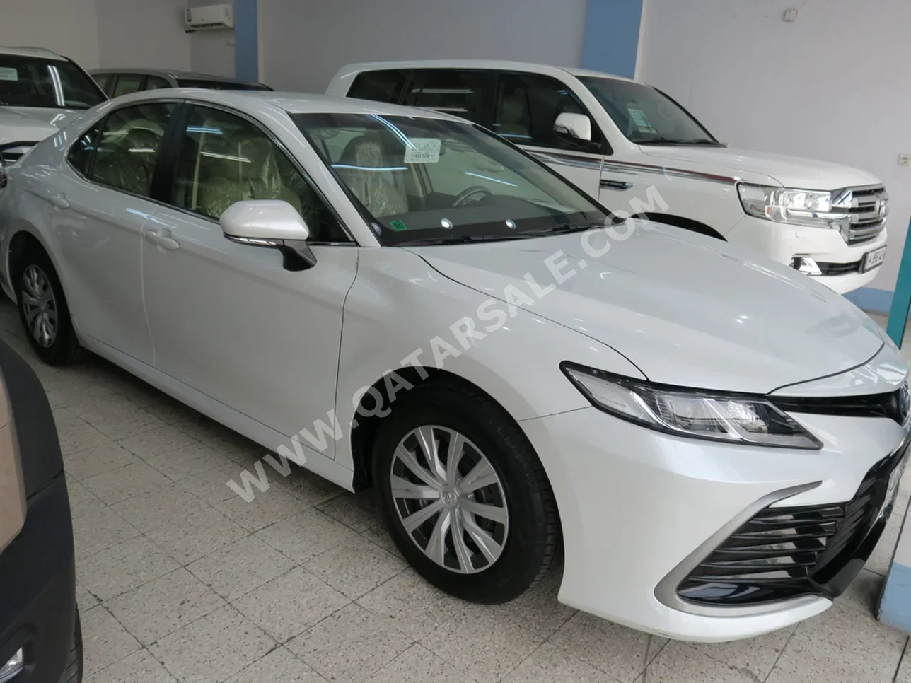 Toyota  Camry  LE  2022  Automatic  17,000 Km  4 Cylinder  Front Wheel Drive (FWD)  Sedan  White