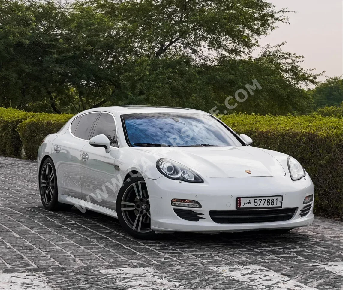 Porsche  Panamera  S  2012  Automatic  110,000 Km  8 Cylinder  Rear Wheel Drive (RWD)  Sedan  White