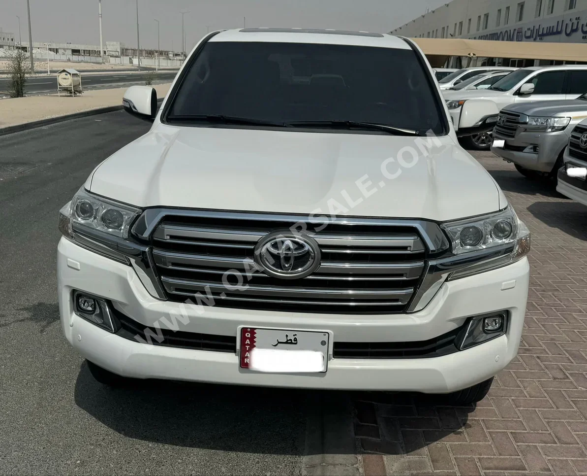 Toyota  Land Cruiser  VXR  2018  Automatic  152,000 Km  8 Cylinder  Four Wheel Drive (4WD)  SUV  White