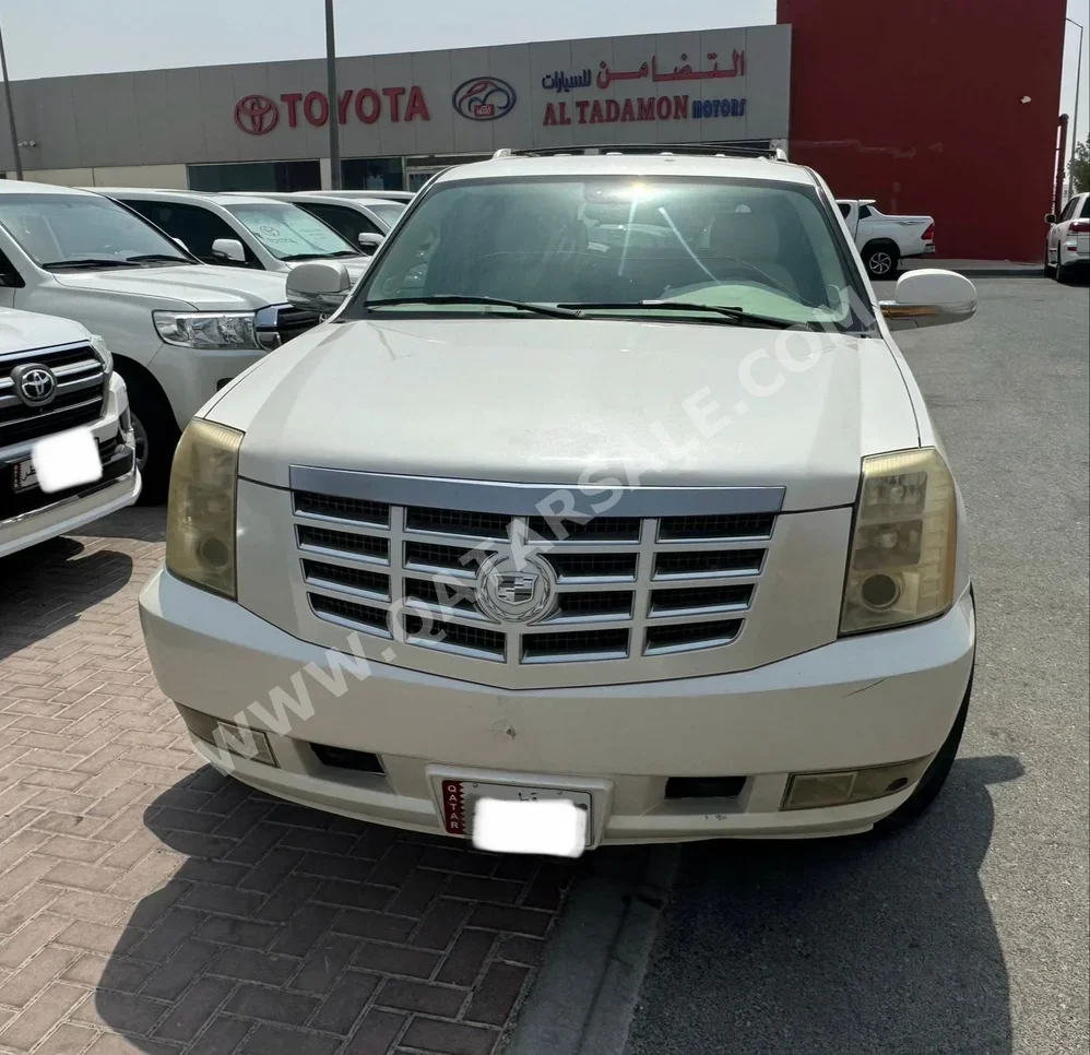 Cadillac  Escalade  2007  Automatic  134,000 Km  8 Cylinder  Four Wheel Drive (4WD)  SUV  White