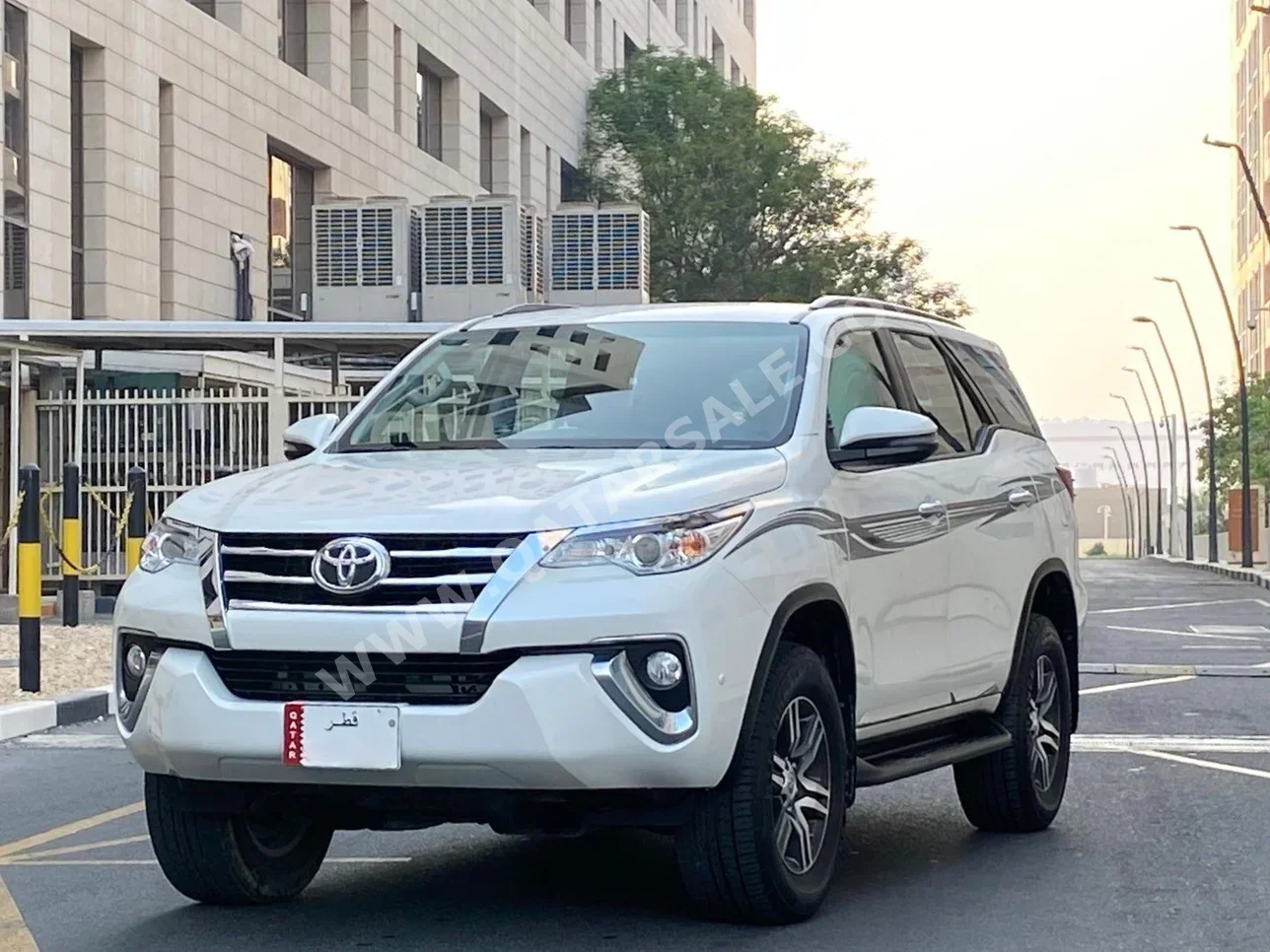 Toyota  Fortuner  SR5  2018  Automatic  81,000 Km  6 Cylinder  Four Wheel Drive (4WD)  SUV  White