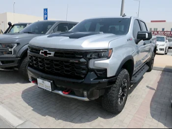 Chevrolet  Silverado  ZR 2  2022  Automatic  28,000 Km  8 Cylinder  Four Wheel Drive (4WD)  Pick Up  Silver  With Warranty