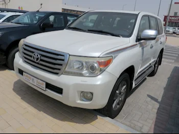 Toyota  Land Cruiser  GXR  2014  Automatic  288,000 Km  8 Cylinder  Four Wheel Drive (4WD)  SUV  White