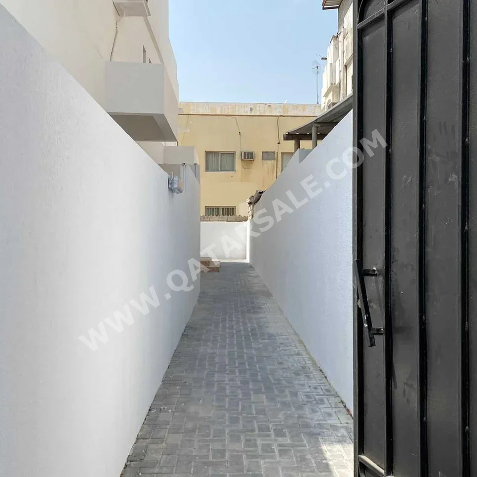 Family Residential  - Not Furnished  - Doha  - Al Hilal  - 4 Bedrooms