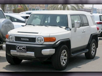 Toyota  FJ Cruiser  2014  Automatic  189,000 Km  6 Cylinder  Four Wheel Drive (4WD)  SUV  White