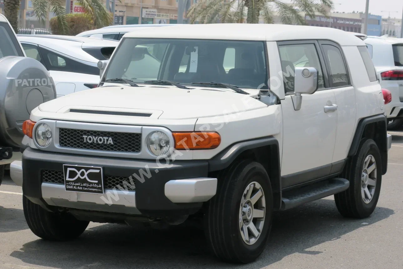 Toyota  FJ Cruiser  2014  Automatic  189,000 Km  6 Cylinder  Four Wheel Drive (4WD)  SUV  White