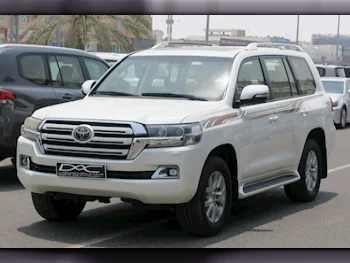 Toyota  Land Cruiser  GXR  2017  Automatic  175,000 Km  6 Cylinder  Four Wheel Drive (4WD)  SUV  White