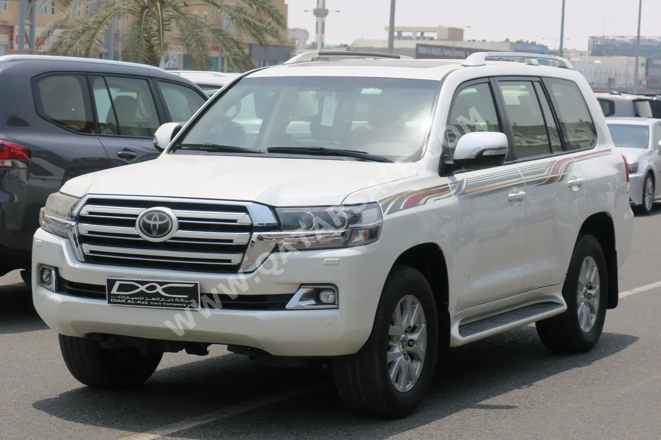 Toyota  Land Cruiser  GXR  2017  Automatic  175,000 Km  6 Cylinder  Four Wheel Drive (4WD)  SUV  White