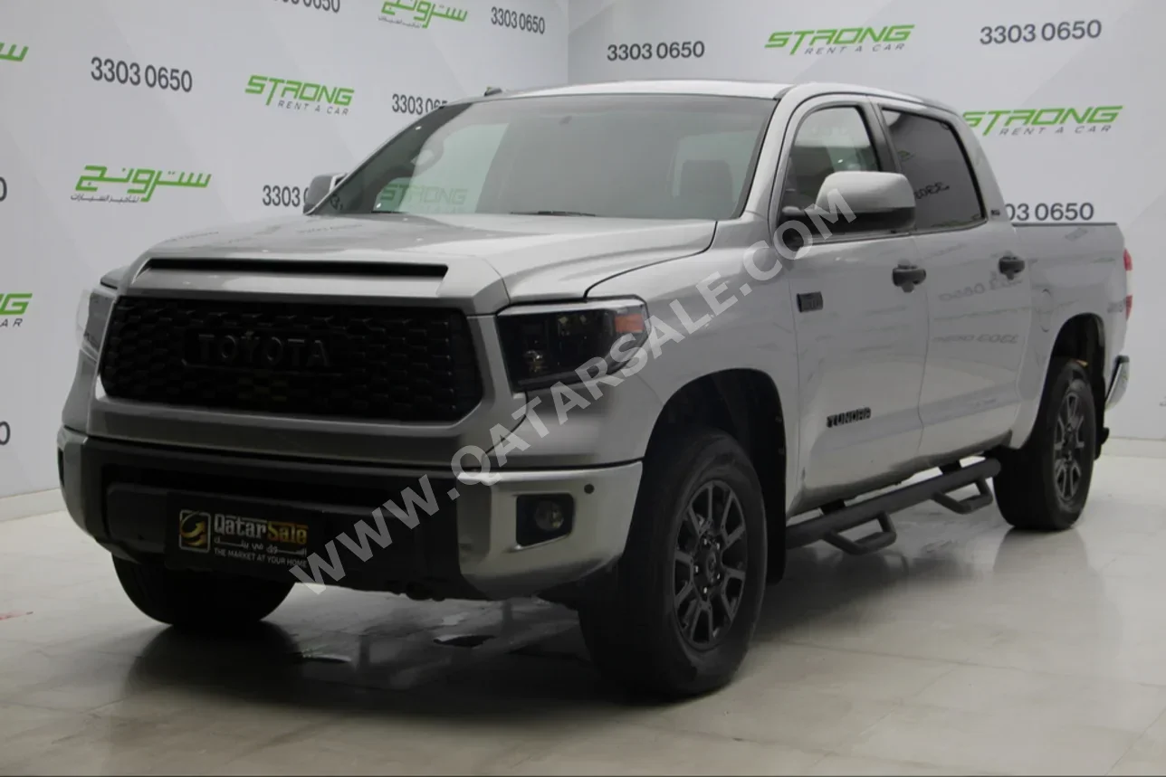 Toyota  Tundra  SRS  2015  Automatic  400,000 Km  8 Cylinder  Four Wheel Drive (4WD)  Pick Up  Silver