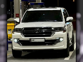 Toyota  Land Cruiser  GXR- Grand Touring  2020  Automatic  124,000 Km  8 Cylinder  Four Wheel Drive (4WD)  SUV  White