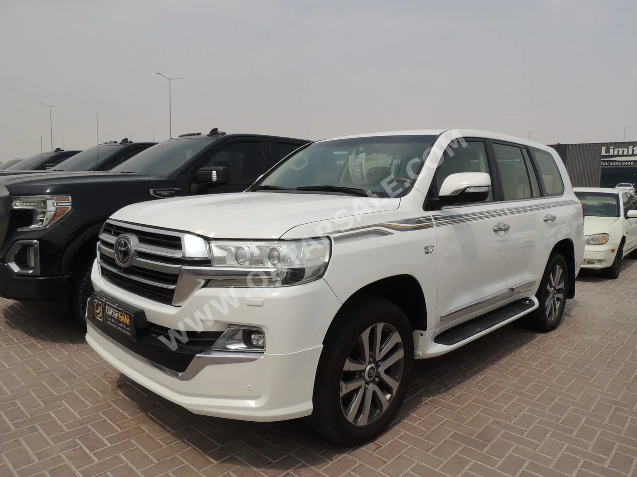 Toyota  Land Cruiser  VXR  2019  Automatic  236,000 Km  8 Cylinder  Four Wheel Drive (4WD)  SUV  White