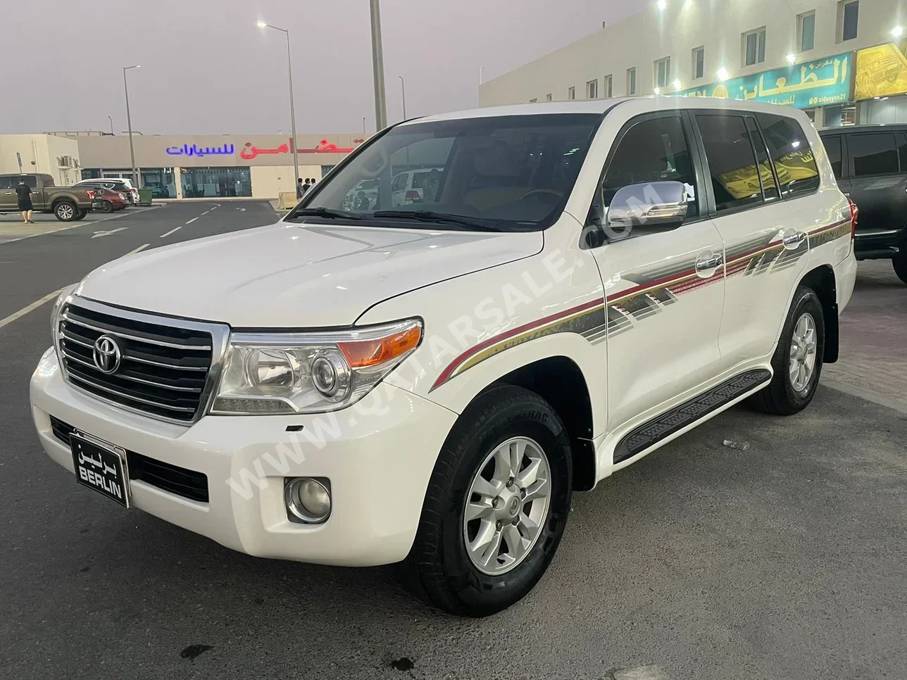 Toyota  Land Cruiser  GXR  2012  Automatic  438,000 Km  8 Cylinder  Four Wheel Drive (4WD)  SUV  White