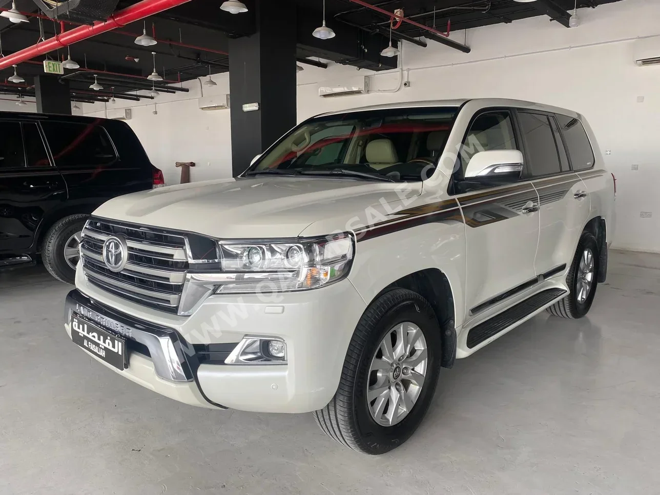 Toyota  Land Cruiser  GXR  2016  Automatic  174,000 Km  8 Cylinder  Four Wheel Drive (4WD)  SUV  White