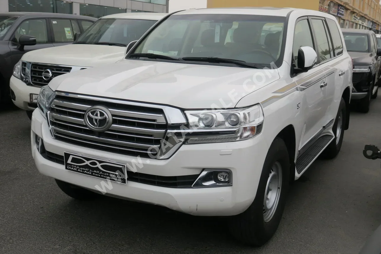 Toyota  Land Cruiser  VXR  2018  Automatic  164,000 Km  8 Cylinder  Four Wheel Drive (4WD)  SUV  White