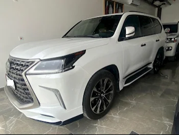 Lexus  LX  570  2016  Automatic  190,000 Km  8 Cylinder  Four Wheel Drive (4WD)  SUV  White