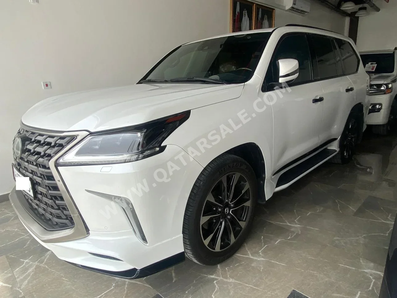 Lexus  LX  570  2016  Automatic  190,000 Km  8 Cylinder  Four Wheel Drive (4WD)  SUV  White