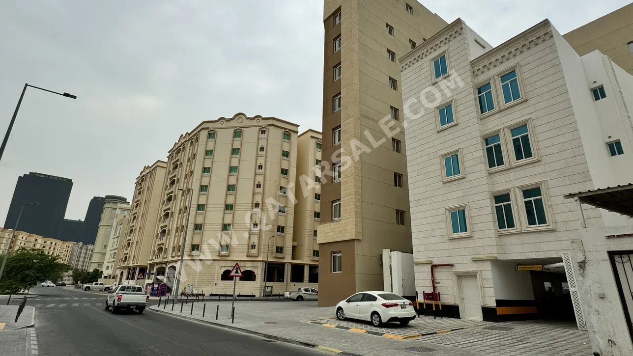 2 Bedrooms  Apartment  in Doha -  Fereej Bin Mahmoud  Not Furnished