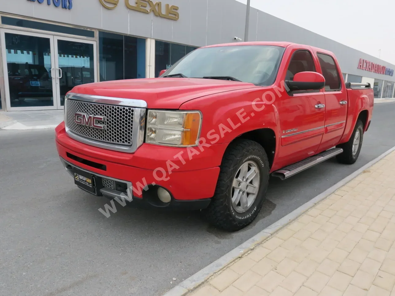 GMC  Sierra  Denali  2009  Automatic  400,000 Km  8 Cylinder  Four Wheel Drive (4WD)  Pick Up  Red