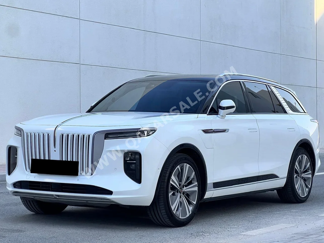 Hongqi  E-HS9  2023  Automatic  22,000 Km  6 Cylinder  Four Wheel Drive (4WD)  SUV  White  With Warranty