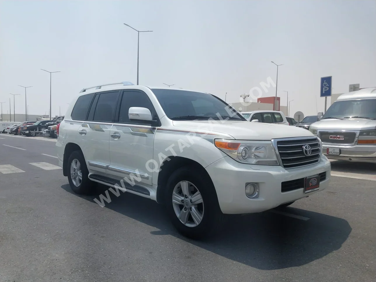 Toyota  Land Cruiser  GXR  2015  Automatic  269,000 Km  6 Cylinder  Four Wheel Drive (4WD)  SUV  White