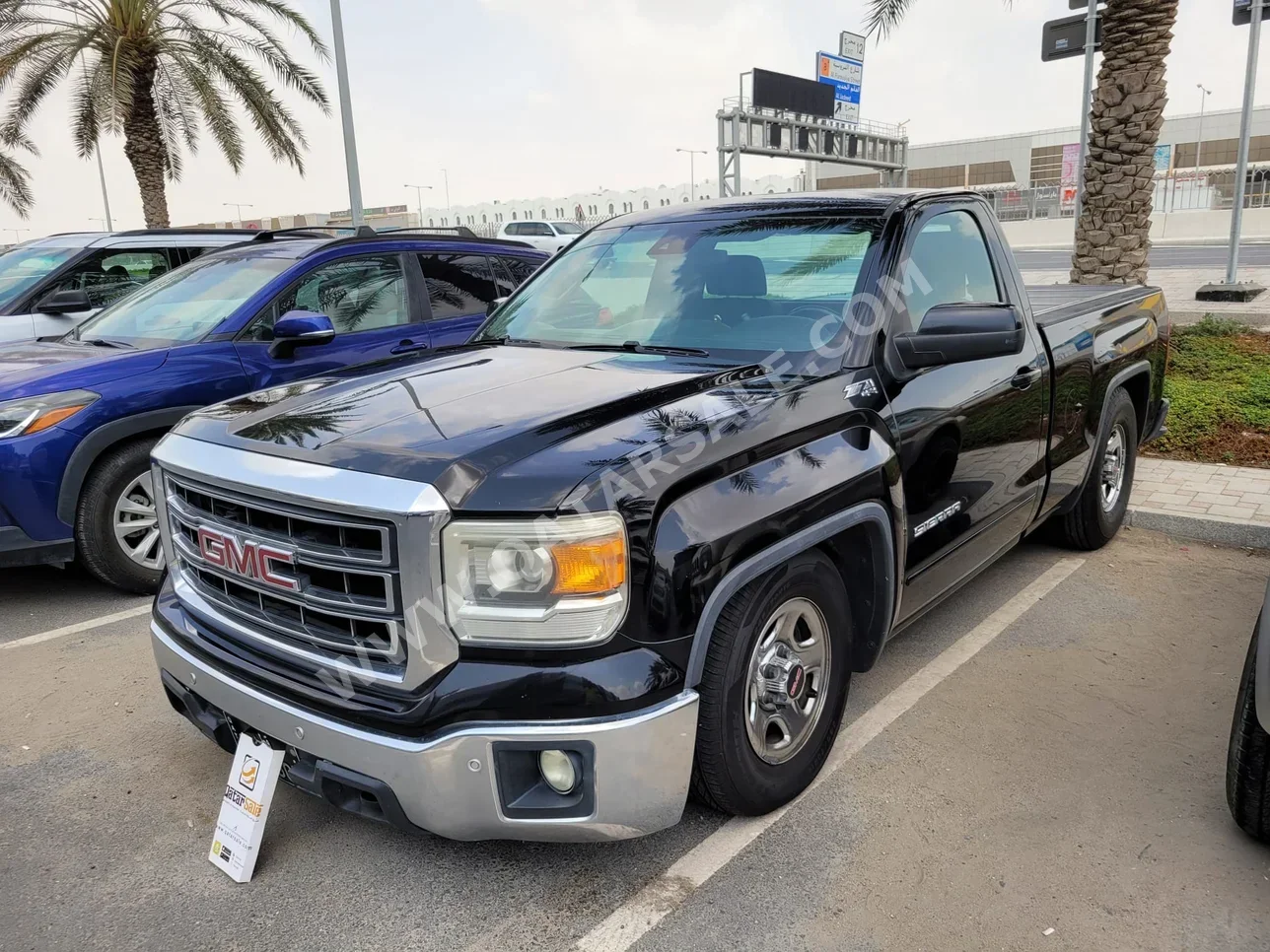 GMC  Sierra  2015  Automatic  205,000 Km  8 Cylinder  Four Wheel Drive (4WD)  Pick Up  Black