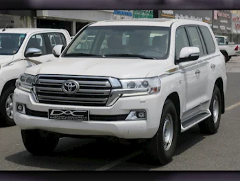 Toyota  Land Cruiser  VXR  2018  Automatic  164,000 Km  8 Cylinder  Four Wheel Drive (4WD)  SUV  White